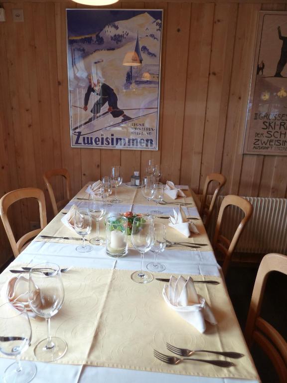 Gasthof Derby Hotel Zweisimmen Zewnętrze zdjęcie